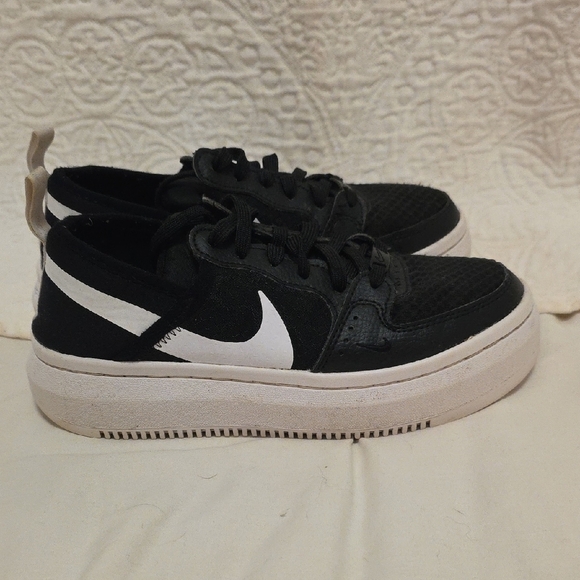 Nike Court Vision Alta Black White Sneakers Tennis shoes Women's 6.5 Classic - Picture 3 of 11